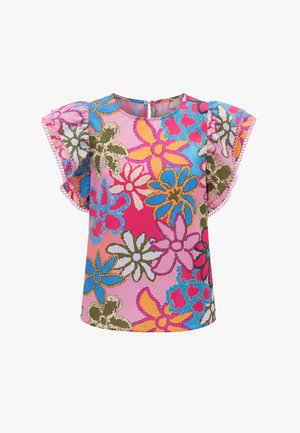 Kolorowa bluzka w kwiaty w odcieniach różu, niebieskiego, pomarańczowego i zielonego, z marszczonymi krótkimi rękawami obszytymi różową koronką.