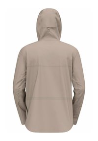 Beige wasserdichte Jacke mit Kapuze, die eine glatte, matte Textur und dezente horizontale Nähte auf dem Rücken aufweist.