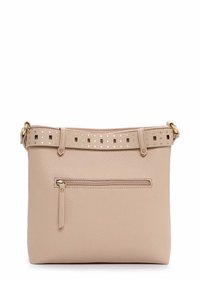 Beežist nahast käekott tekstuurse pinnaga, millel on kuldsete detailidega augulise rihmaga ja esiküljel tõmblukuga tasku.