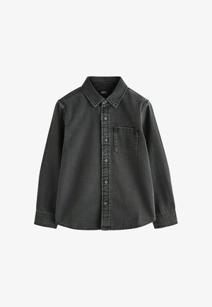 Schwarzes Jeanshemd mit langen Ärmeln, Knopfleiste vorne und einer einzelnen Brusttasche, dargestellt vor weißem Hintergrund.