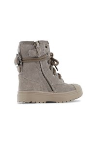 Grijze suedine enkelboots met een rubberen zool, vetersluiting aan de voorkant, rits aan de zijkant en textuuraccenten; beschikken over een ronde neus en een gevoerd kraag.