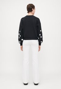 ONLY Tall ONLMACY O NECK BOX - Mikina - black/cloud dancer