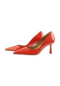 Red patent leather pointed-toe heels with a slender, mid-height heel and a smooth, glossy finish. Features a low-cut design at the sides.