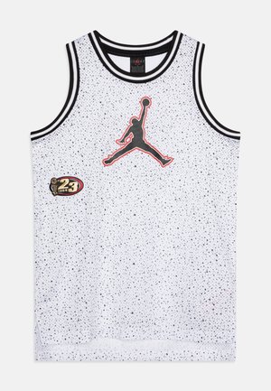 Jersey bianco senza maniche con accenti neri e rossi, caratterizzato da una trama maculata, l'iconico logo Jumpman e un patch con il numero '23'.