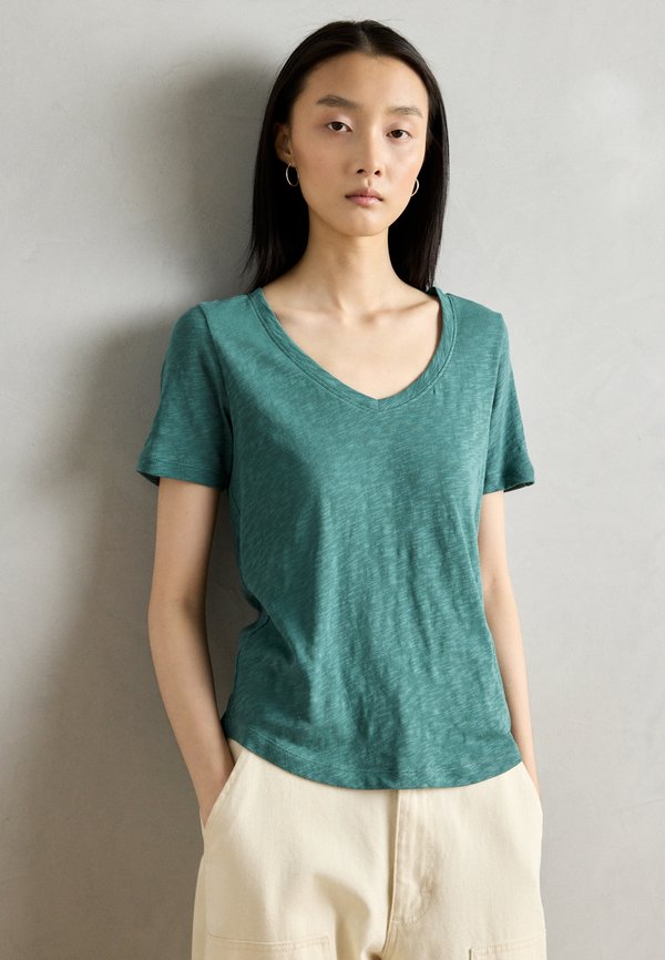 SHORT SLEEVE V NECK - Basic T-shirt - summer pine