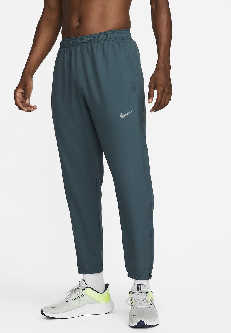 Nike Performance PANT Pantalon de survêtement faded spruce/vert