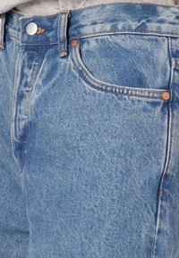 Thumbnail Image 7