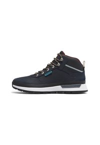 Botas medio altas impermeables de color navy con detalles en gris, ojales de metal, un sistema de cordones resistente y suela de goma negra texturizada. Logo de la marca en el lateral.