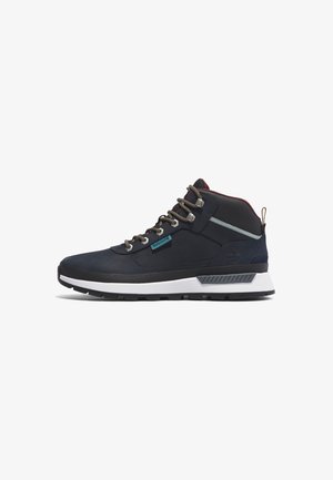 Stivali impermeabili mid-top navy con accenti grigi, occhielli in metallo, sistema di allacciatura robusto e suola in gomma nera testurizzata. Logo del marchio sul lato.