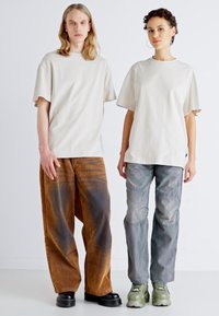 Jack & Jones PREMIUM JPRBLAHARVEY TEE UNISEX - Navadna majica - moonbeam