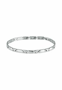 Bracciale in metallo argentato con anelli rettangolari intrecciati, finitura lucida, texture liscia e design senza soluzione di continuità.