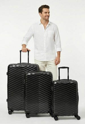 Redolz, ESSENTIALS 18 2.0 4 ROLLEN KOFFERSET 3-TEILIG MIT DEHNFALTE UNISEX - Kofferset - metallic-black shiny