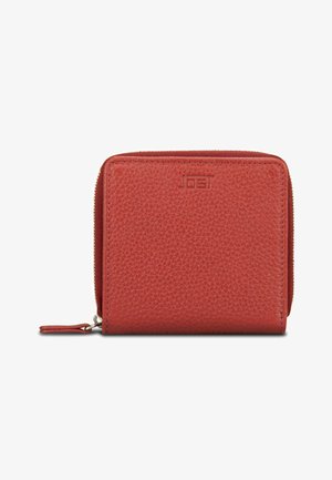 Billetera con cremallera alrededor en cuero rojo texturizado con forma rectangular. Presenta logo en relieve y detalle en la pestaña de la cremallera. Diseño compacto y funcional.