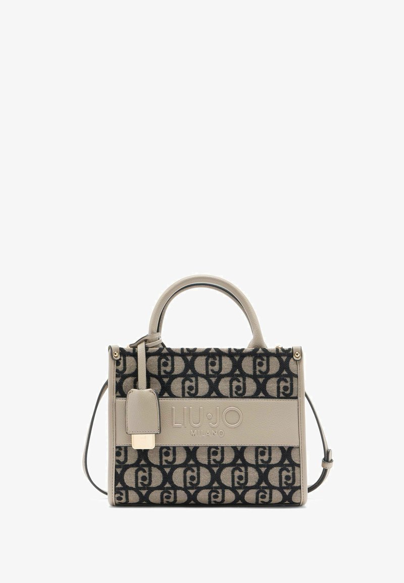 Kleine handtas met een beige textuur en een zwart logo patroon, dubbele handvatten aan de bovenkant en een afneembare schouderband.