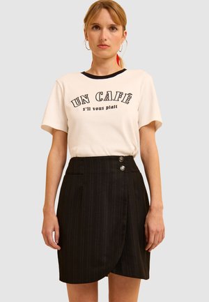 EMBROIDERED MESSAGE - T-shirt imprimé - off white