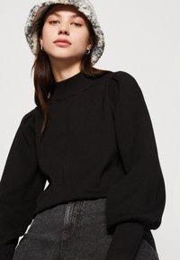 YAS YASFONNY PULLOVER - Džemperis - black