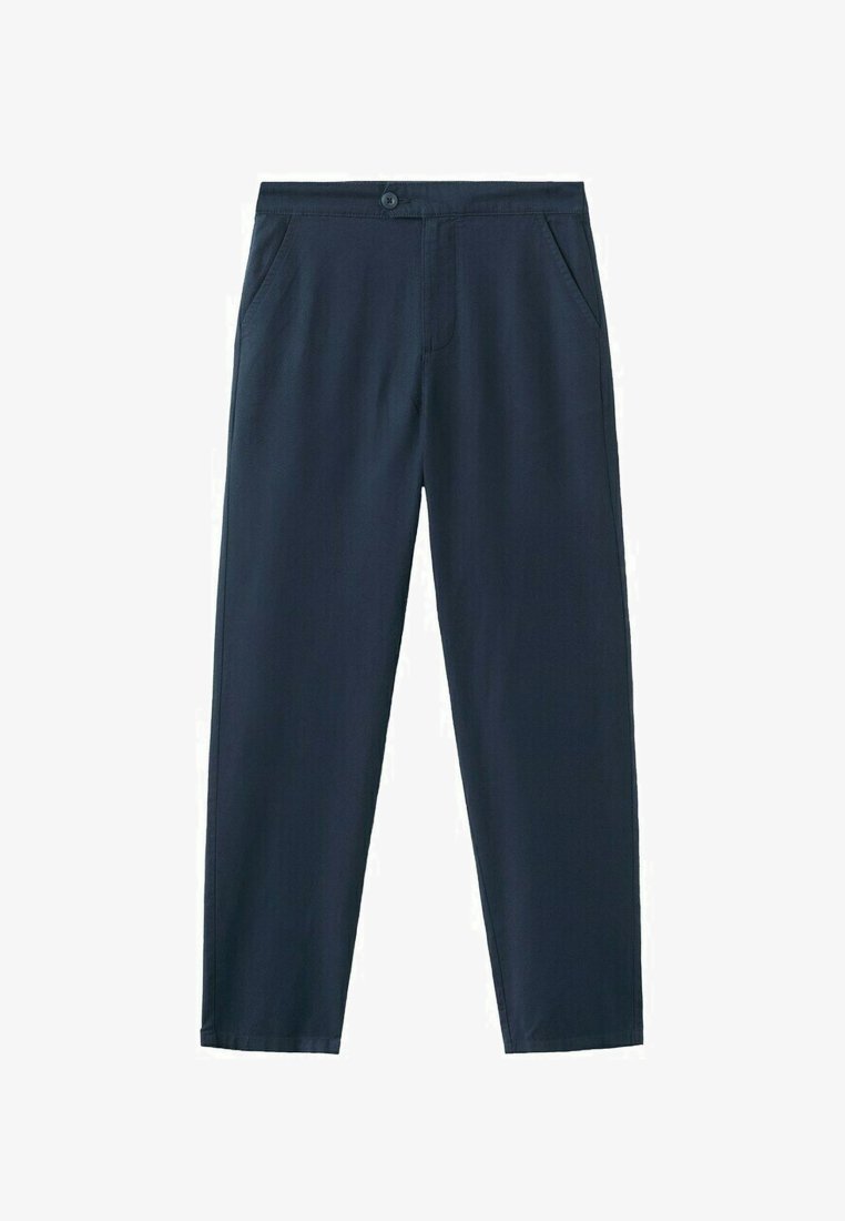 Pantalon droit bleu marine avec poches latérales, fermeture par bouton et zip, présenté sur un fond blanc.