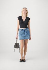 ONLY ONLHILLERY - T-shirt estampada - black