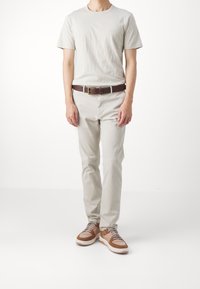 Beige cotton T-shirt, light gray trousers, brown leather belt, and brown sneakers with pink accents. Simple design, smooth texture, casual fit.