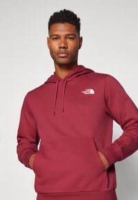 The North Face M SIMPLE DOME REGULAR HOODIE - Hoodie - beetroot