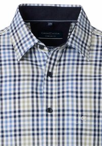 Heren katoenen overhemden met een blauw, wit en beige geruit patroon, zwarte knopen en een puntkragen, gelabeld "Comfort Fit."