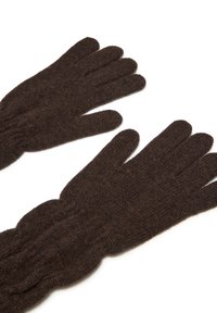 Gants en tricot marron fabriqués en laine douce, présentant une texture côtelée et un design classique à cinq doigts.