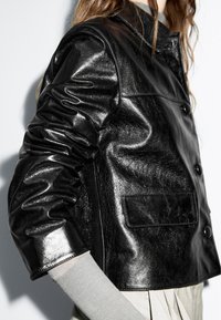 Massimo Dutti CROPPED - Giacca di pelle - black