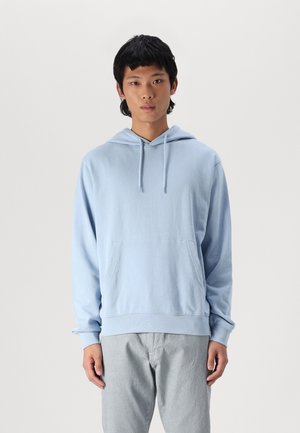 Lichtblauwe pullover hoodie met een zak aan de voorkant, capuchon met trekkoord en geribbelde manchetten. Gemaakt van zachte, gestructureerde stof. Casual pasvorm.