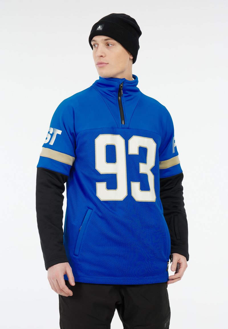 Blauwe, korte mouwen jersey met een ritskraag, voorzien van een groot wit nummer "93" aan de voorkant, mesh stof en een zwarte binnenlaag.