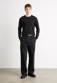 Calvin Klein STRUCTURE SWEATER - Strikkegenser - black