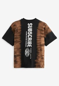 Next SHORT SLEEVE SUBSCRIBE GRAPHIC REGULAR FIT - Apdrukāts T-krekls - black tie dye