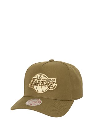 Casquette de baseball couleur kaki avec une visière incurvée, ornée d'un logo brodé "Los Angeles Lakers" en doré et d'un design de ballon de basket circulaire.