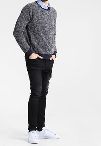 Sisley Stickad tröja - dark blue