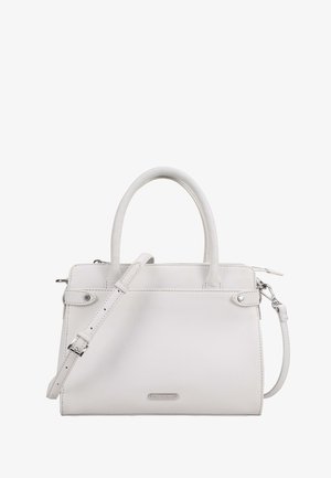 Witte leren handtas met dubbele handvatten, verstelbare schouderriem, zilverkleurige hardware en een merkplaatje aan de voorkant.