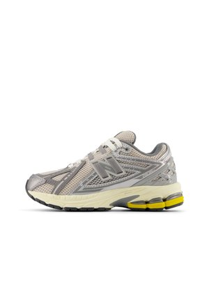 1906 - Trainers - moon rock moonbeam