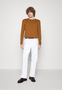 Jack & Jones JJEEMIL CREW NECK - Maglione - rubber