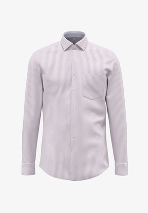 Camicia da uomo a manica lunga con bottoni, a righe verticali sottili rosse e bianche e tasca sul petto, su sfondo bianco.