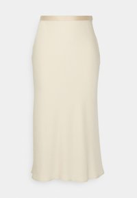 Gonna midi color crema realizzata in tessuto liscio, con una leggera lucentezza. Presenta una vita aderente con una cintura beige lucida e un orlo svasato.