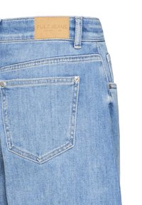 Svetlomodré rifľové nohavice s koženou nášivkou na zadnej strane označenou "PULZ JEANS", so zadným vreckom a striebornými nitmi.