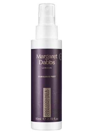 Spray rafraîchissant et nettoyant pour les pieds dans un flacon pompe blanc avec une étiquette violette. Présente un texte doré avec "Pieds Fabuleux" et des détails sur le produit. 80ml.