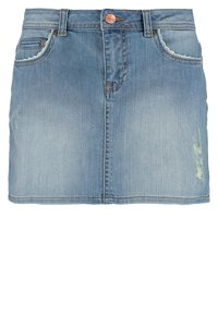 Vaaleansininen farkkuskortti, jossa on räjähtävä helma, kaksi etutaskua ja yksi takatasku. Pronssinvärinen napitus vyötäröllä.