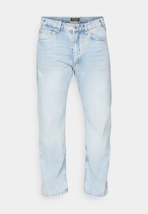 Hellblaue Denim-Jeans mit geradem Schnitt, verblichener Textur und dezenten Gebrauchsspuren. Verfügt über fünf Taschen und metallische Hardware-Details.