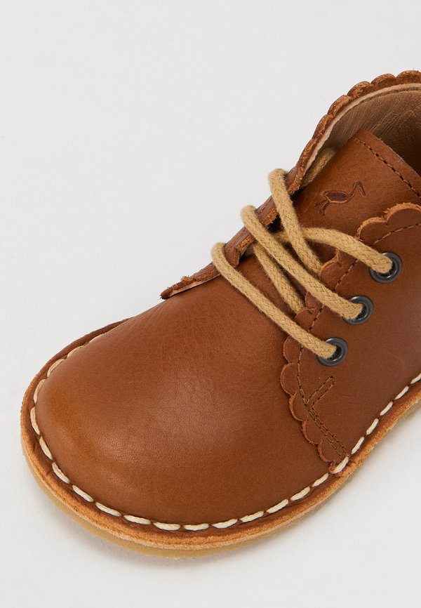 UNISEX – Lauflernschuh – cognac