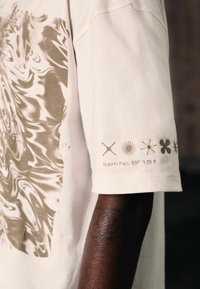 Next T-shirt med print - ecru