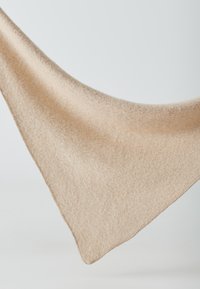 OPUS AMADSI  - Tuch - macadamia