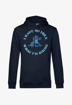 Navyblauwe hoodie gemaakt van zacht materiaal, met een afbeelding van een luiaard en de tekst: "IK HEB GEEN IDEE WAT IK AAN HET DOEN BEN" in lichtblauw.