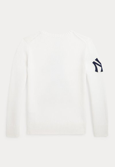 Maglione bianco a maniche lunghe in maglia con polsini e orlo a coste, con logo "NY" blu navy sulla manica destra.