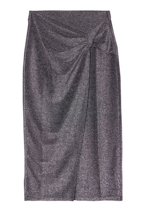 Metallic harmaa kynähame, jossa on kierretty etuosan yksityiskohta, valmistettu tekstuurista, kiiltävästä kankaasta. Hameessa on puolipitkä muoto ja sivureikä.