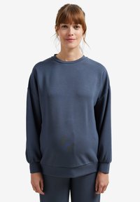 Dunkelblauer Sweatshirt mit Rundhalsausschnitt, langen Ärmeln mit Ballonärmeln und weichem Textil. Entworfen für eine lockere Passform und Komfort.