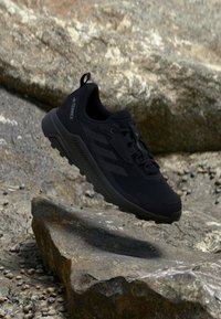 Nepasirinkta, core black core black grey four